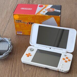 NINTENDO 2DS XL with NFC - Only 10 hours of use